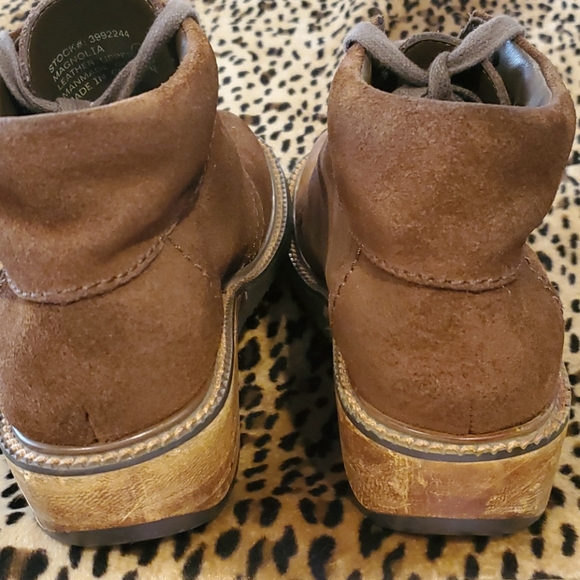 Earth Shoes Brown Suede Ankle Boot Size 7 1/2 - Picture 3 of 10